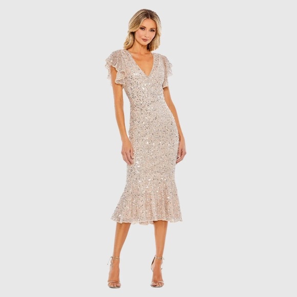 NWT Mac Duggal Sequined V Neck Flutter Cap Sleeve Trumpet Dress in Nude Silver - Picture 1 of 9
